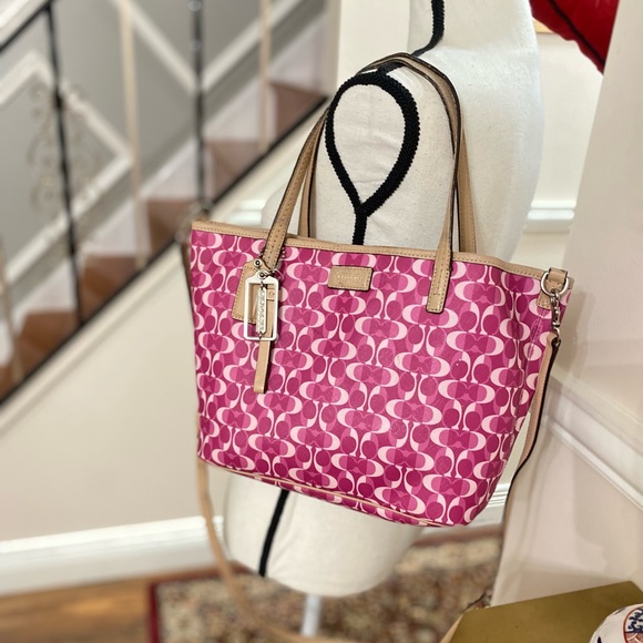 Coach Art Signature Small Tote bag - Picture 10 of 11